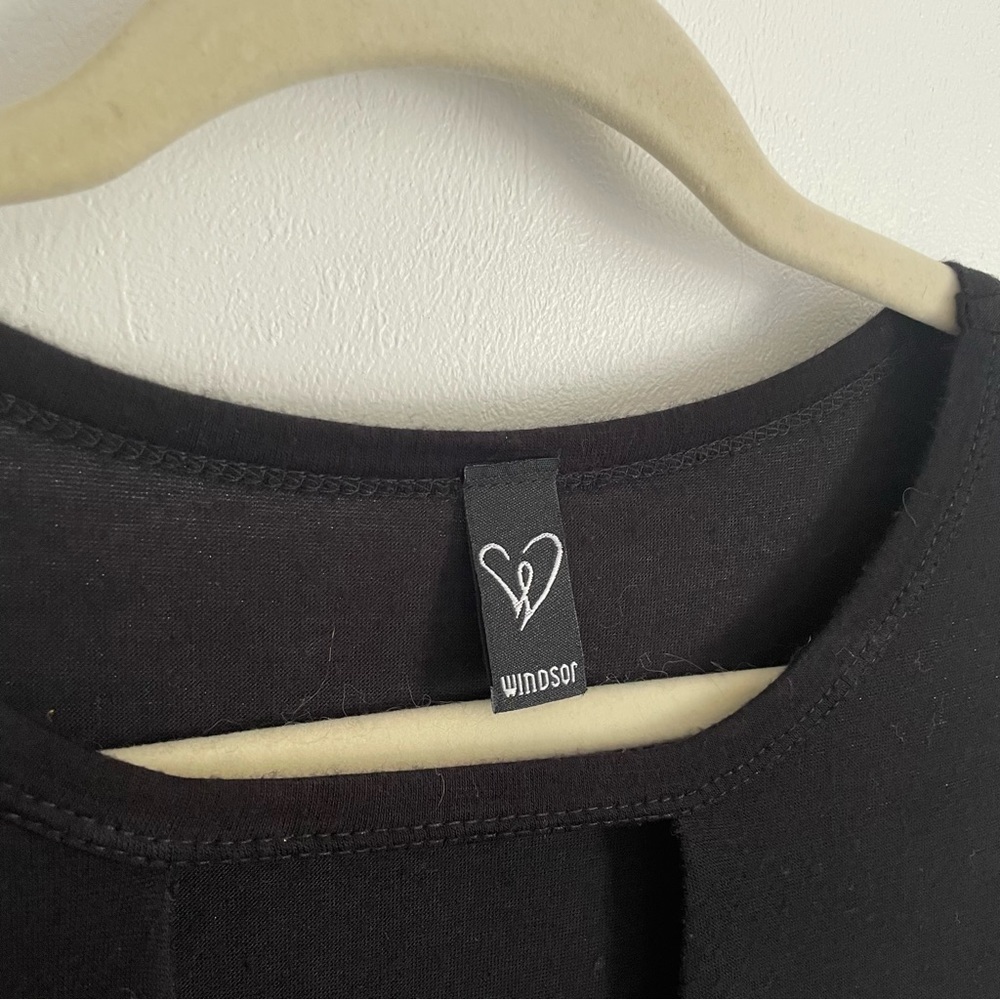 Windsor Black ''Never Stop Dreaming'' Front Cut Out T-Shirt Short Sleeve - Picture 3 of 4